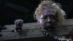 Device Bondage by Kink: Řetězy a třásně