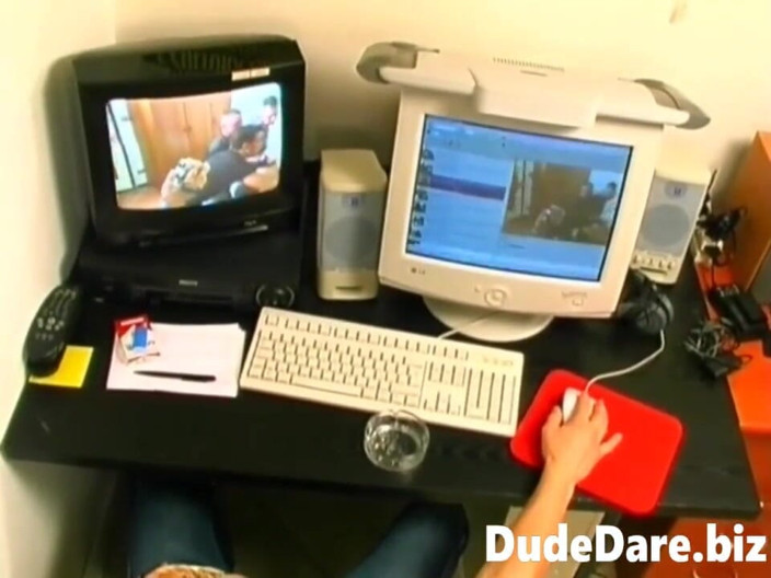 DudeDare: Tantalizující gay skupinová sex zachycená na video