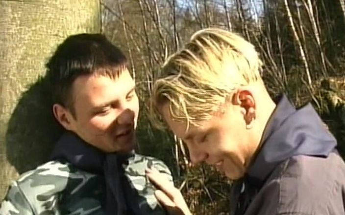 Gay 90's Vintage Porn: Dampfende männliche küssen session # 2