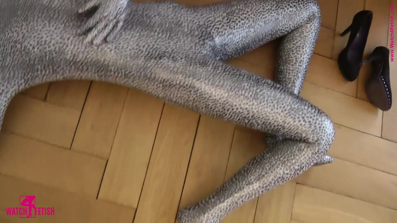 Watch4fetish: Anni em mulitlayerd spandex