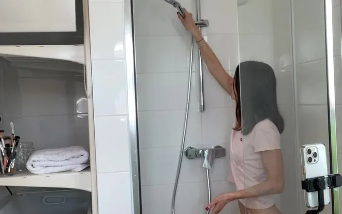 Gina Gerson: Bts of Lesbian Shower
