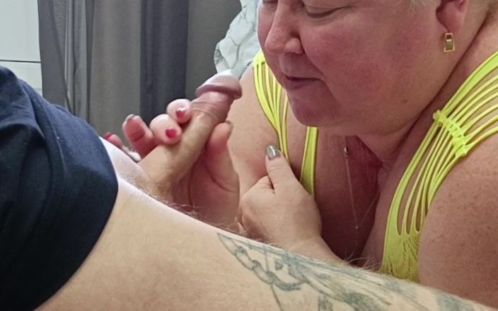 Zona901: Svärmor suger av en stor del av sperma från en...