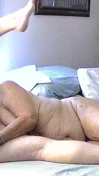 Madrasta Ann faz boquete longo e recebe porra em seus peitões