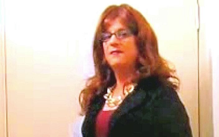 HectorChile1969: Crossdresser Fernanda Gomez Gotowy do tańca