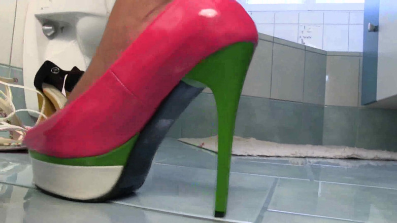 Foot Girls: Solo shoes play with ebony slut in bathroom