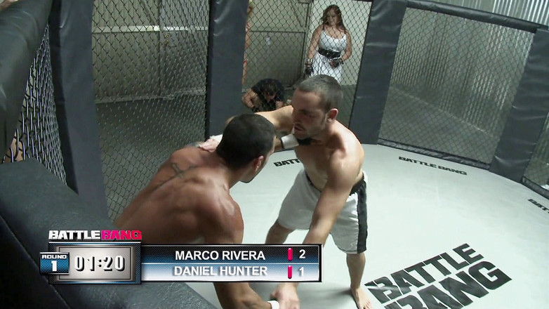 Lucky Cooch: 金发熟女在打架后取悦被撕裂的家伙