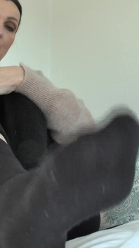 Montrez à votre propriétaire - les chaussettes noires votre amour et affection, Lady Victoria Valente