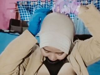 Jilbab69: Gara-gara dibuang sama pacarku