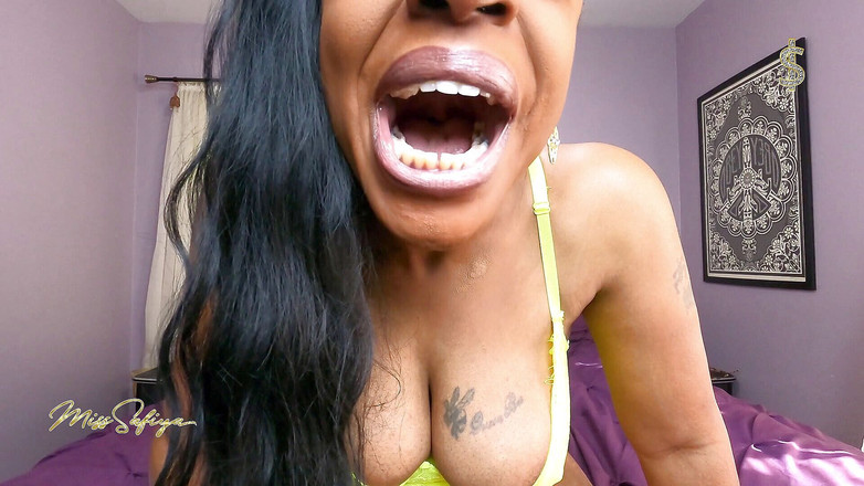 Miss-Safiya: Vlastní zívající fetiš