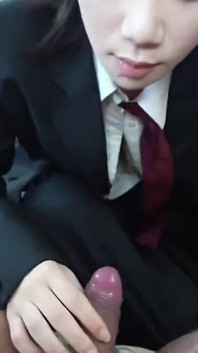 Misaki na de universiteit - geen beha zonder slipje uniforme date met haar bleke F-cup bochten en eerste mondafwerking