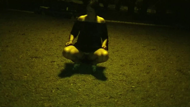Toilet Mommy: Bonita prostituta chupando meu pau no parque