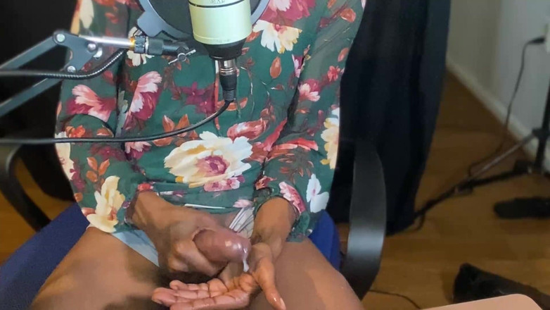 MerlinMystique: Pulă mare transsexuală care sare înainte de ejaculare