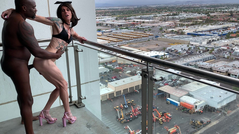 SirMaxxximus: Ria Bently se fait baiser sur le balcon