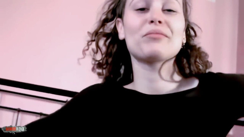MMM100: Tina: süße Tina masturbiert auf ihrem bett