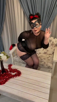 Stepmom with a Big Ass Dances and Seduces with Her Anal Plug in the Ass