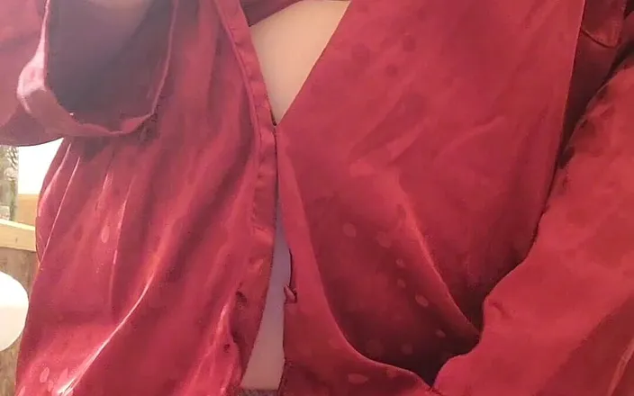 Rita Meter: Tattooed Masturbating MILF