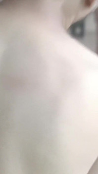 Domowe mms wideo w głośnej kampanii pod nagim prysznicem