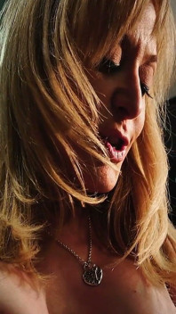 Nina Hartley a Pepper Kester mají žhavý lesbický kancelářský sex