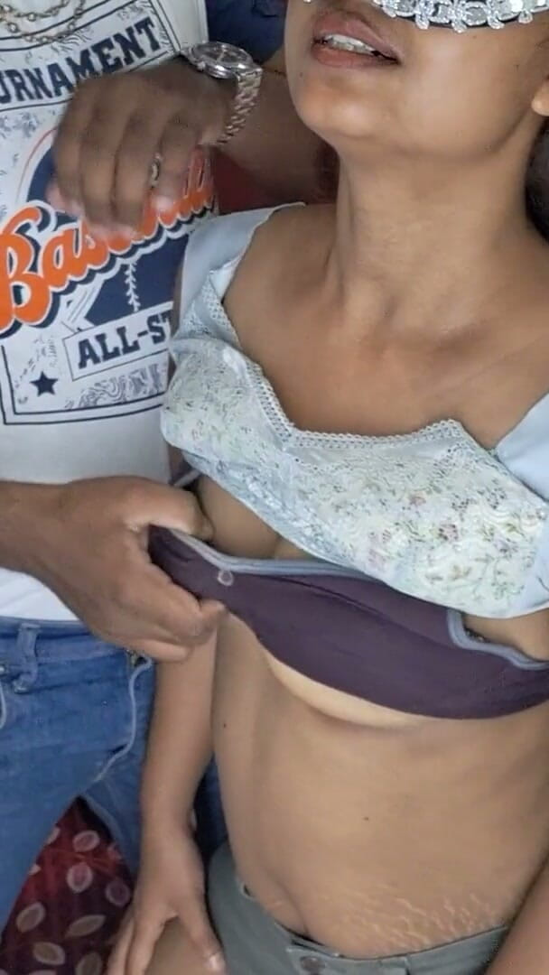 Sweetsex2001: インドのアマチュアカップル、ブラショーツ姿の少女、マスクボーイフレンド