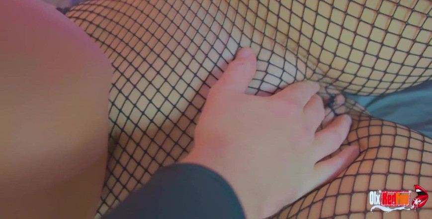 OlxRedFox: Svůdná a zábavná mladá brunetka pohled na porno se šťastným chlapem