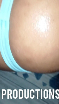 Une petite jaune se fait prendre en levrette