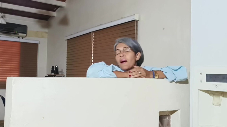 Swingersamateur40: Como Inopportune! Meu Marido Quase Entrou Em Nós. Nós Somos...