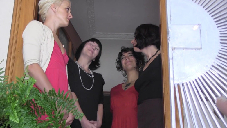Submissive lesbian games: chamre men kaamuk jaahil pyari maalkin se bandhan varchasv dabboo...
