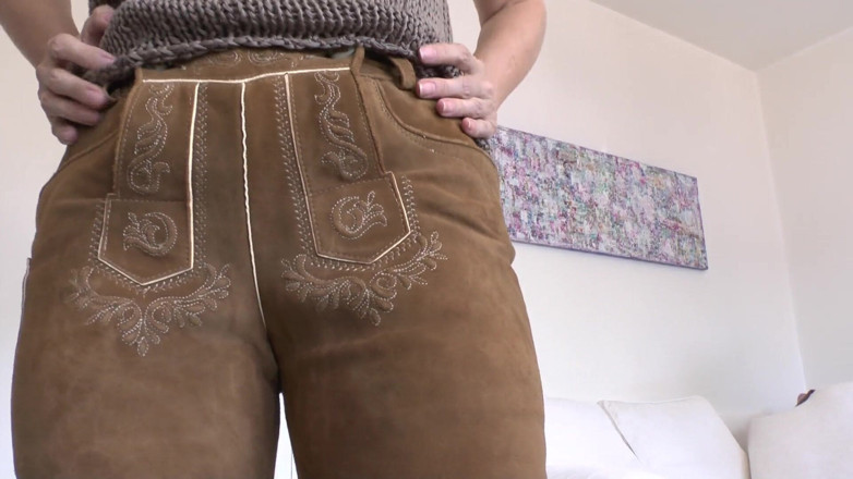 Lady Victoria Valente: Lederhosen บาวาเรีย: ดมตูดและน้ําแตกบนตูดฉัน! Lady Victoria Valente