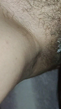 Sesso da pompino a pecorina, figa pelosa inzuppata di sperma