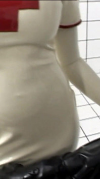 Bondage sexo com três lindas garotas negras sexy que satisfazem o prazer perverso de cada homem