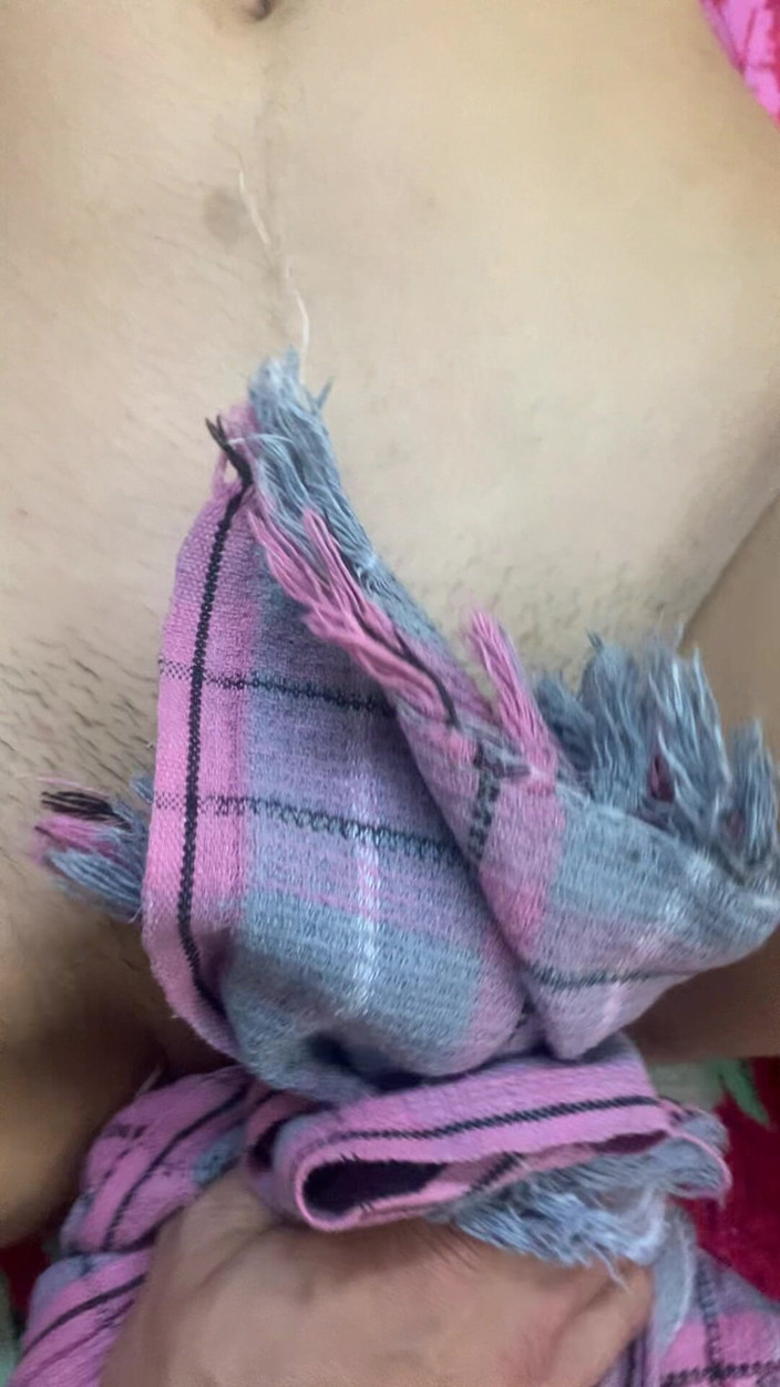 Riya mickey: Le jeune beau-neveu de ma belle-mère devient fou