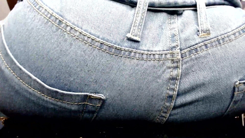 Maeling: Minúscula colônia esmagada em jeans e bunda sufocada sem saber