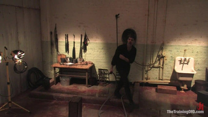 The Training of O by Kink: Các đào tạo của Dia Zerva ngày ba