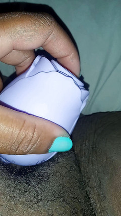 Juicy body goddess: Vibruji můj šťavnatý klitoris