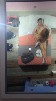Baiser Dans La Chambre D’hôtel Avec Mon Demi-frère