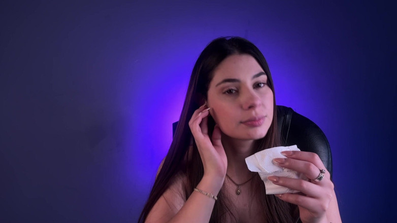 alejakink: Uncontrollable Sneezing