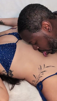 Kiara Star: adoración de vientre de bikini