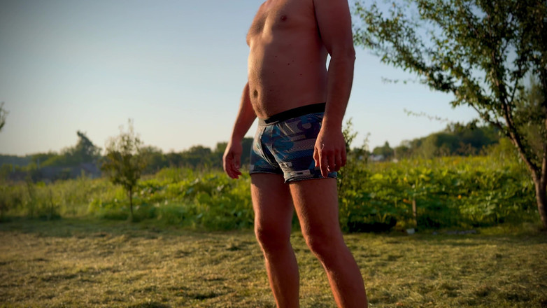 White Ukrainian Dick: Lehké čůrání v přírodě! Jak hřejivé!