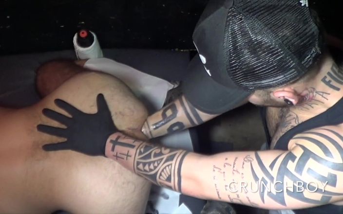 Only bareback sex party with friends: 2137 Fund puternic futut de un băiat cu tatuaje