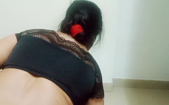 Roshni G: Roshni G se svým chlapcem manžílkem