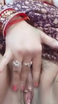 Une Indienne sexy se fait baiser en levrette