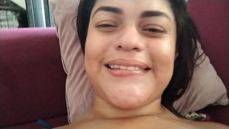 AngyAmazon: Я пестив свою пизду і грав зі своїми цицьками, поки сусід бачив мене