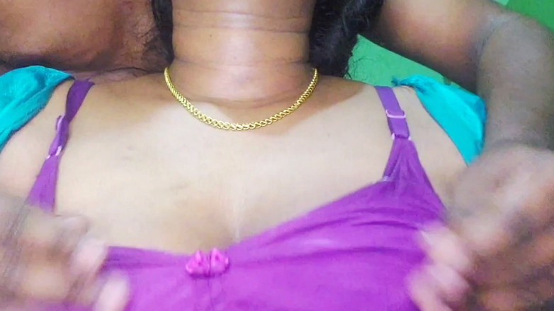 Desi Mohini: Sandra caliente bhabhi brust escena No. 1