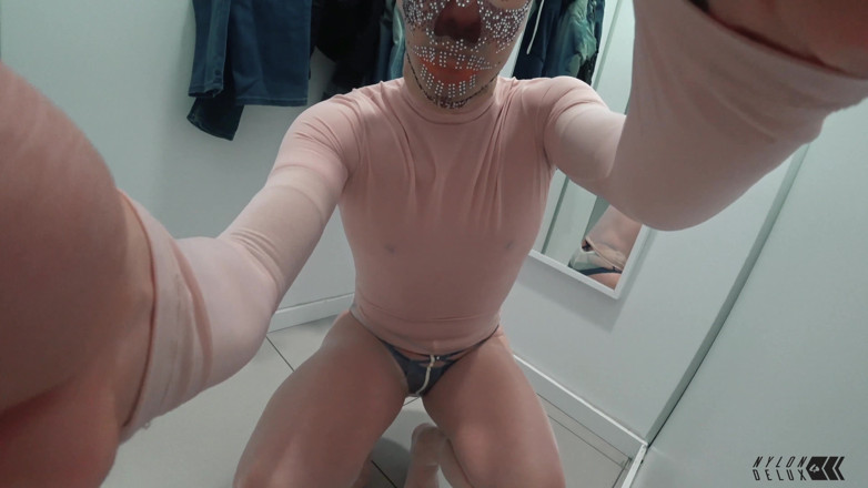 Nylondelux: Pantyhose in Room-2