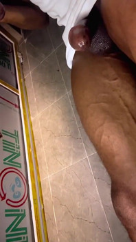 마사지를 받고 게이의 오럴에 유혹당하는 똑바른 친구
