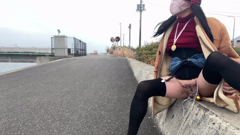 megu2002: Auto-allenamento n. 81 Passeggiata sulla riva del fiume con figa e...