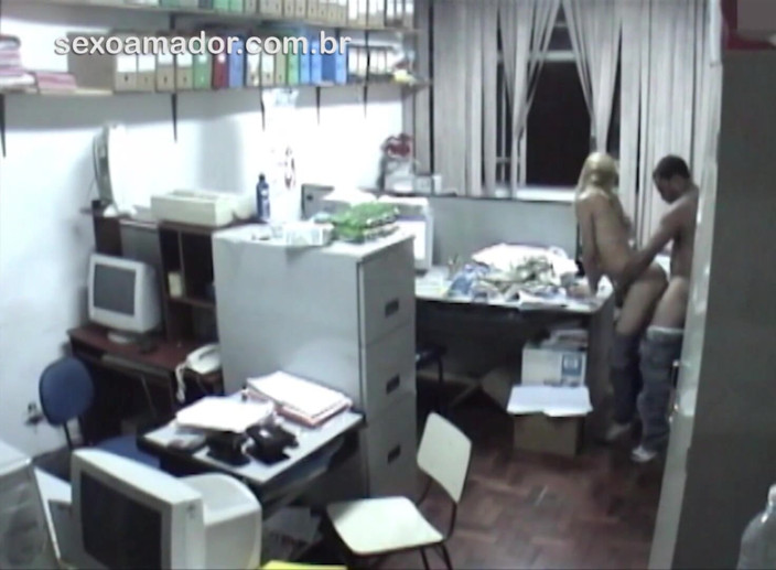 Amateurs videos: Empleados cachondos teniendo sexo en la oficina después de horas