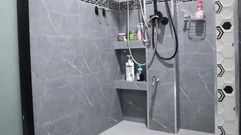RealThaiSolo: A Thai Woman Is Taking a Shower, Revealing Her Pink...