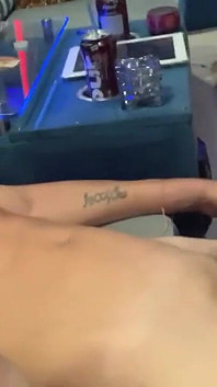 Zakar Markus dikongkek keras dari blowjob ini!
