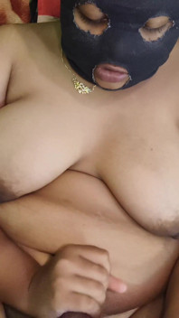 Berhubungan seks dengan bhabhi seksi desi. Cewek seksi ini lagi asik habis-habisan sampai matanya habis-habisan